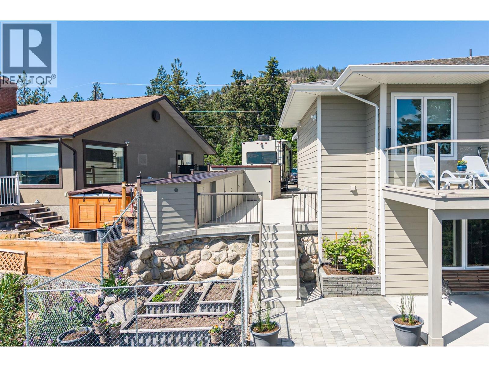 Side of house garden area and stairs to driveway - 132 Crown Crescent, Vernon, BC - Outdoor