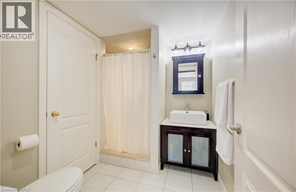 35 Grosvenor Lane, Cambridge, ON - Indoor Photo Showing Bathroom