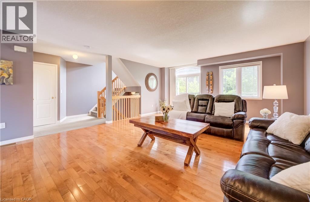35 Grosvenor Lane, Cambridge, ON - Indoor Photo Showing Living Room