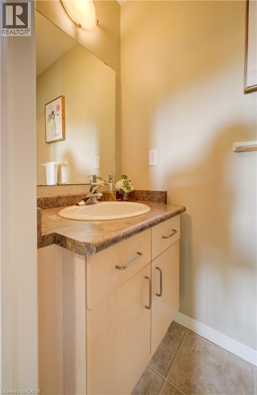 35 Grosvenor Lane, Cambridge, ON - Indoor Photo Showing Bathroom