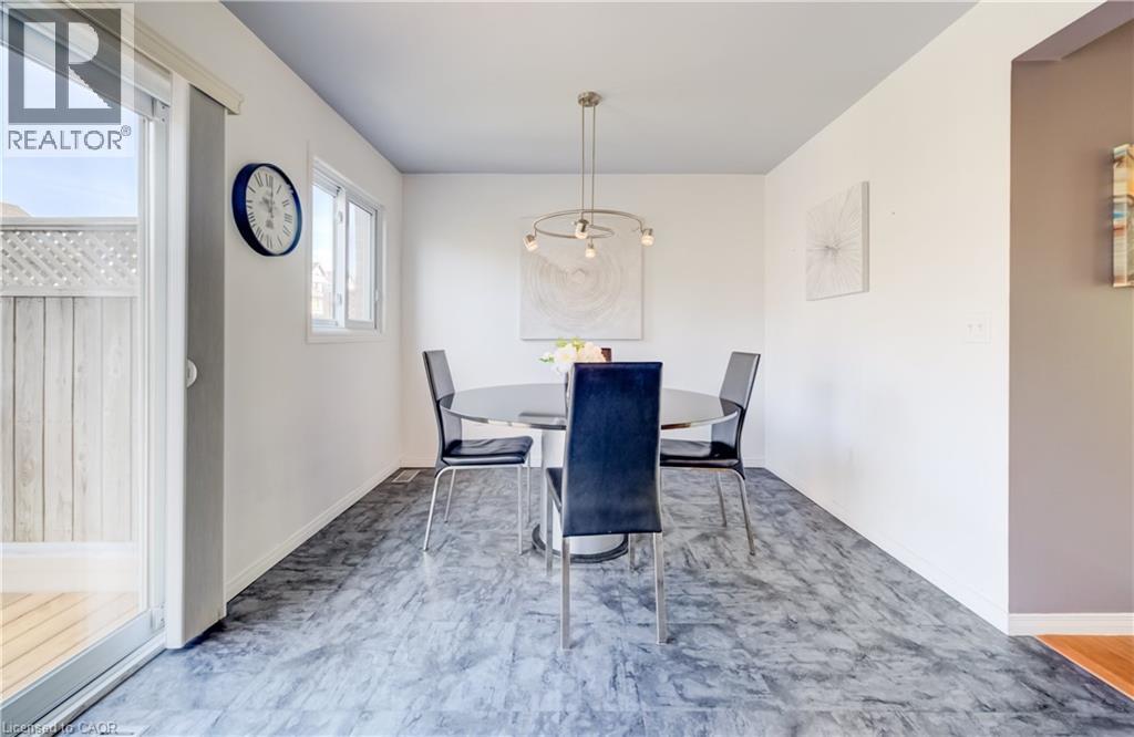 35 Grosvenor Lane, Cambridge, ON - Indoor Photo Showing Dining Room