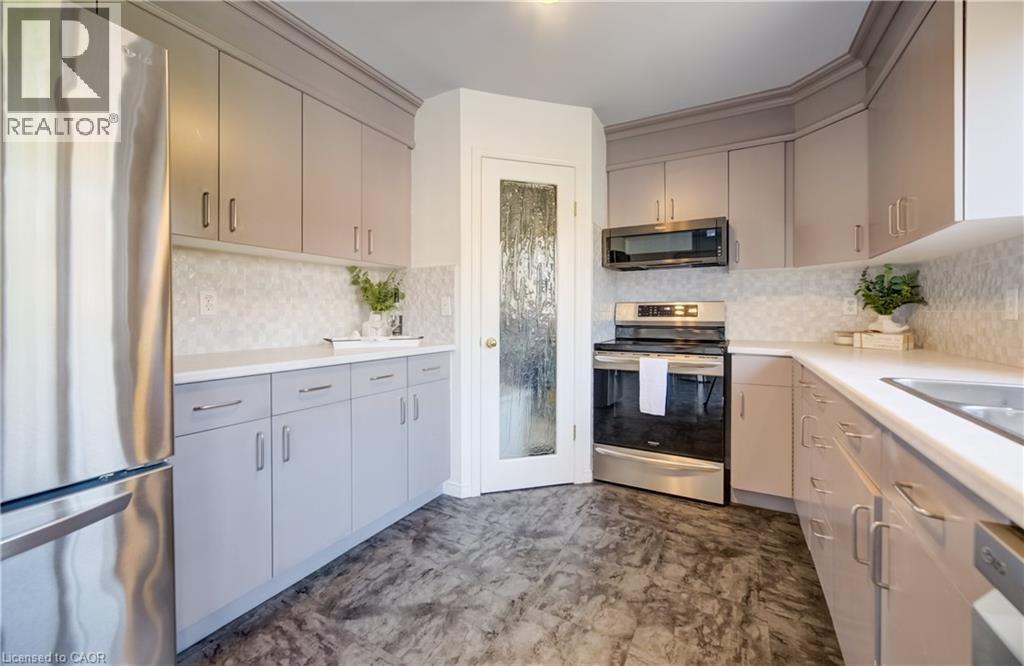 35 Grosvenor Lane, Cambridge, ON - Indoor Photo Showing Kitchen With Stainless Steel Kitchen