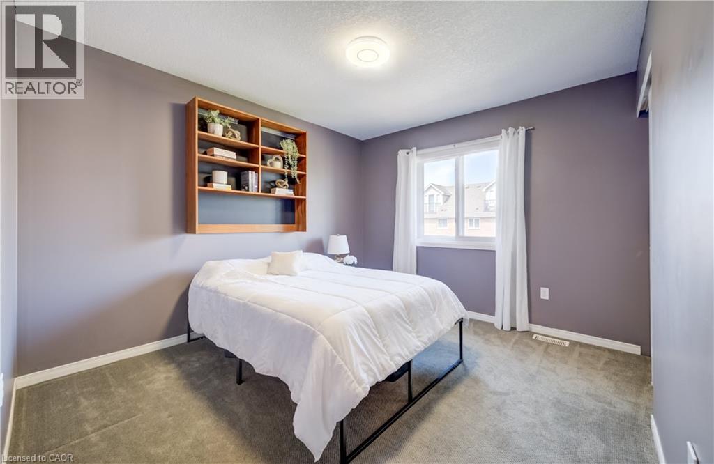 35 Grosvenor Lane, Cambridge, ON - Indoor Photo Showing Bedroom
