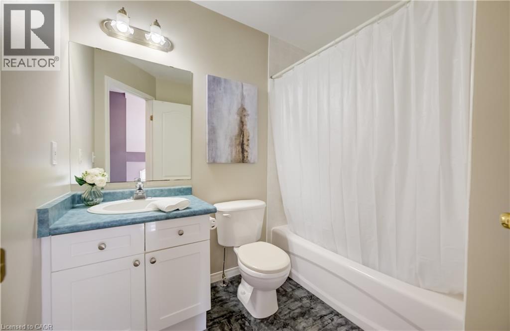 35 Grosvenor Lane, Cambridge, ON - Indoor Photo Showing Bathroom