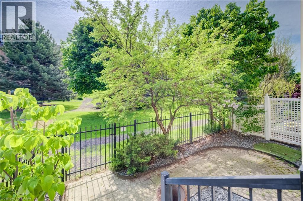 35 Grosvenor Lane, Cambridge, ON - Outdoor