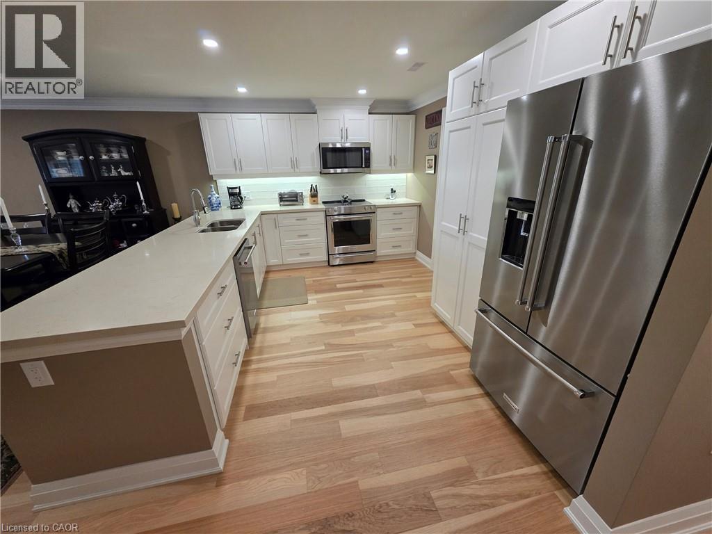 10 Archdeacon Clark Trail, Hamilton, ON - Indoor Photo Showing Kitchen With Double Sink With Upgraded Kitchen