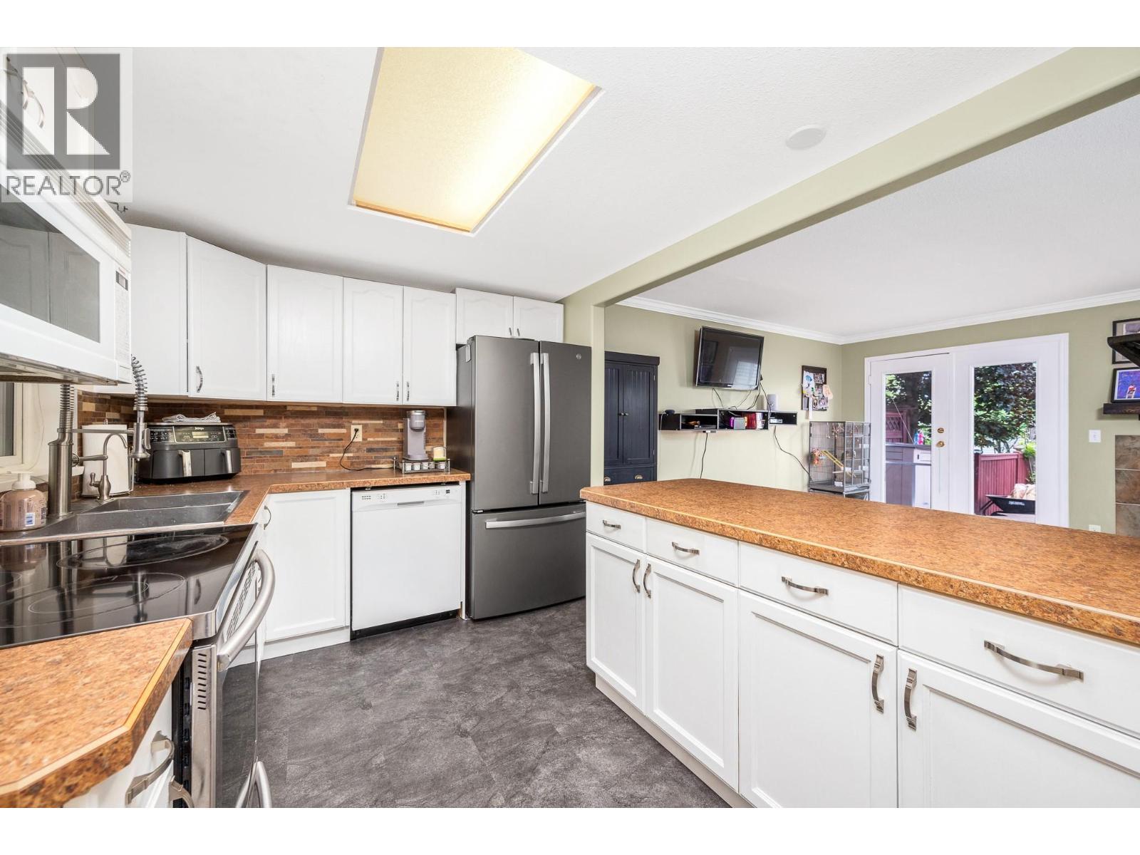 2395 Pleasant Valley Road Unit# 5, Armstrong, BC - Indoor Photo Showing Kitchen