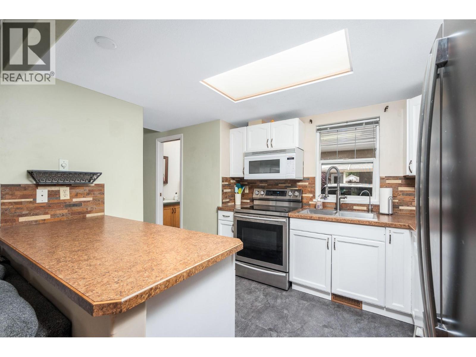 2395 Pleasant Valley Road Unit# 5, Armstrong, BC - Indoor Photo Showing Kitchen