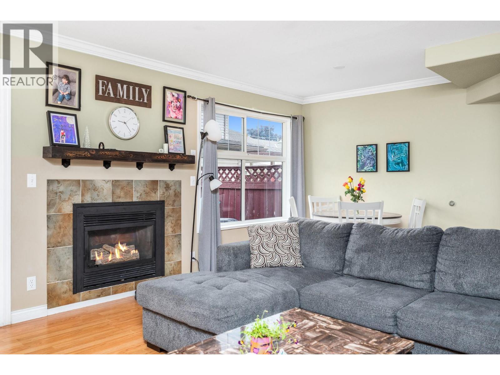 2395 Pleasant Valley Road Unit# 5, Armstrong, BC - Indoor Photo Showing Living Room With Fireplace