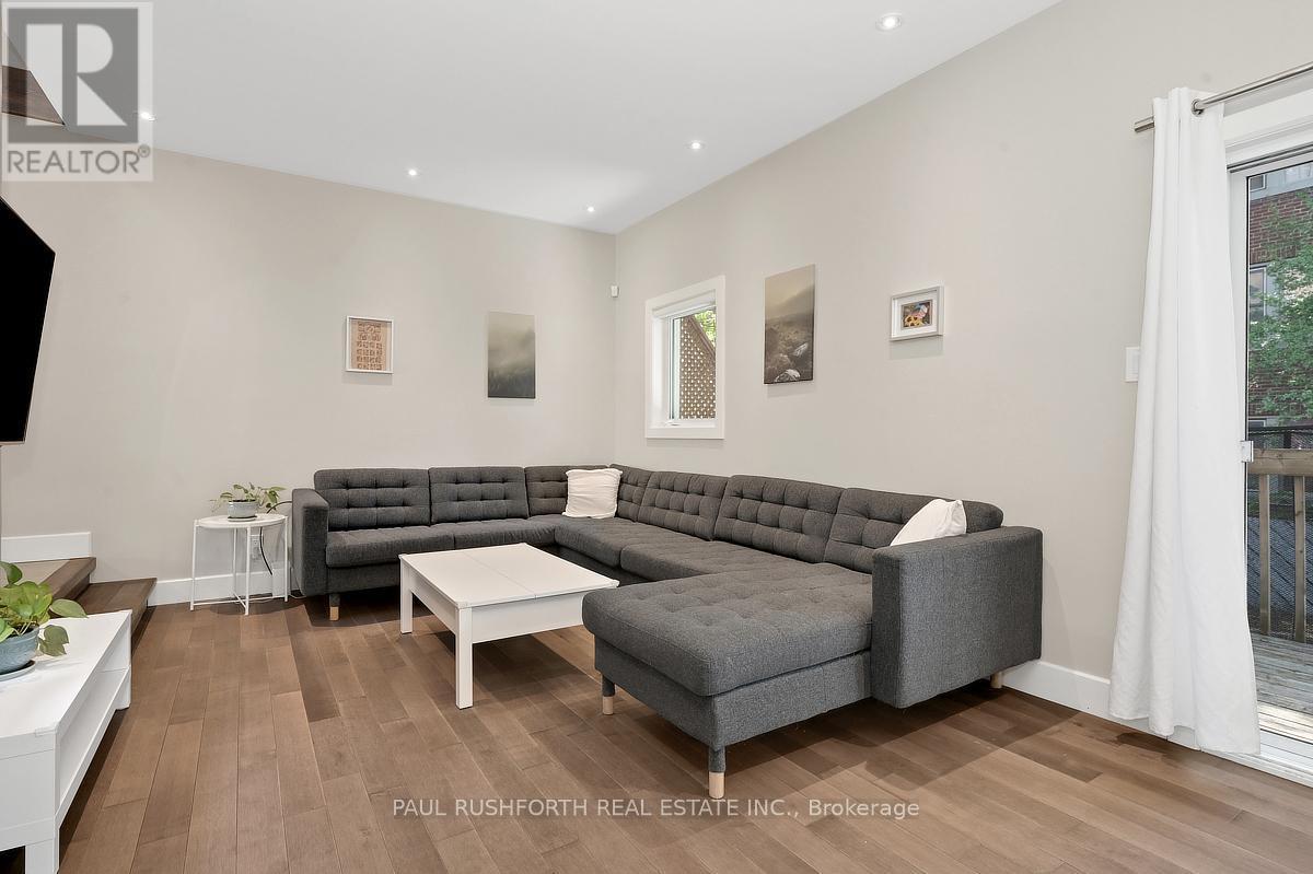 Living Room - 501 Wilbrod Street, Ottawa, ON - Indoor Photo Showing Living Room