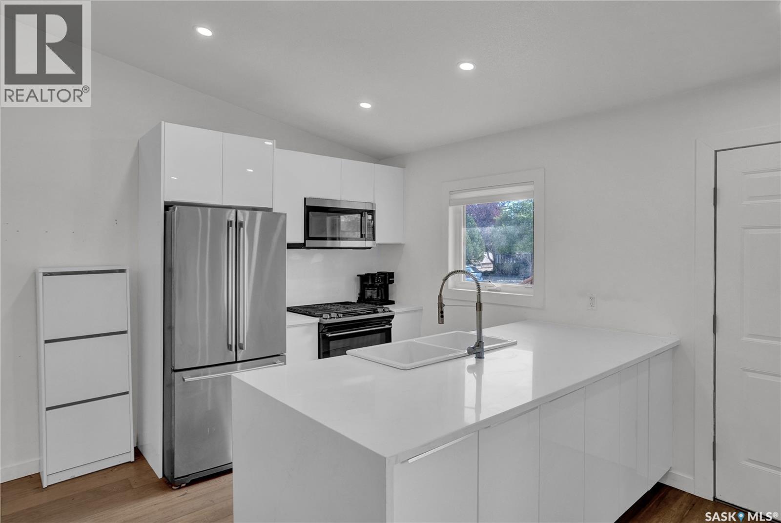 1114 Bayda Crescent, Regina, SK - Indoor Photo Showing Kitchen