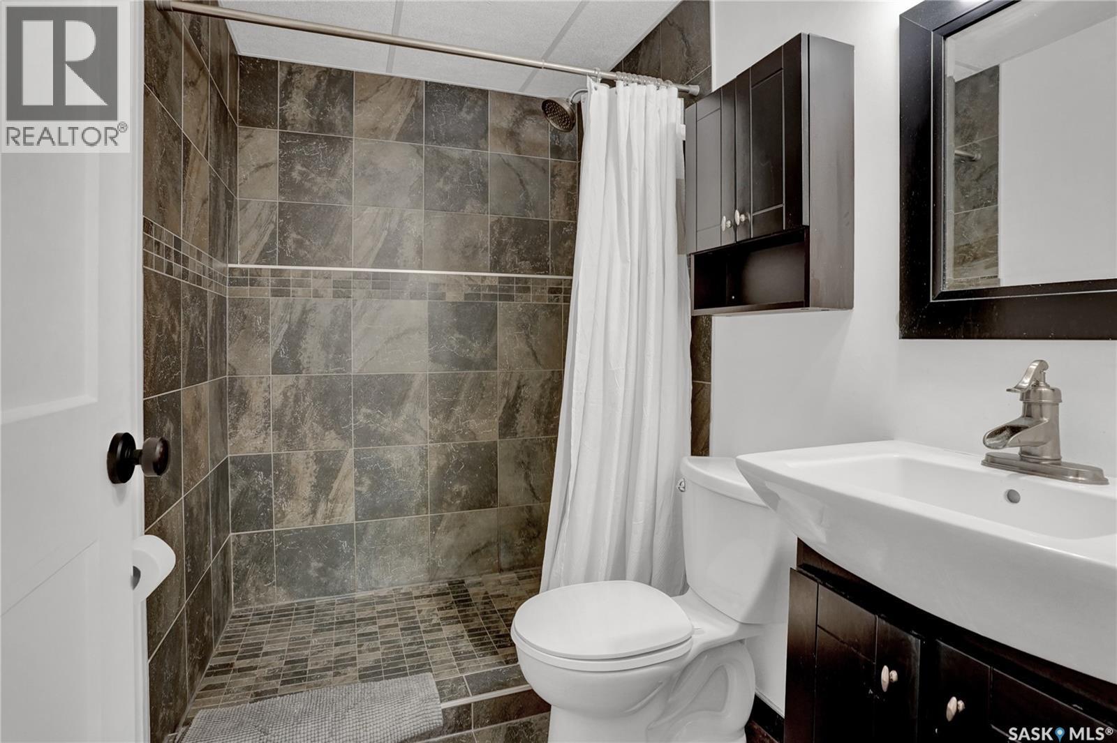 1114 Bayda Crescent, Regina, SK - Indoor Photo Showing Bathroom