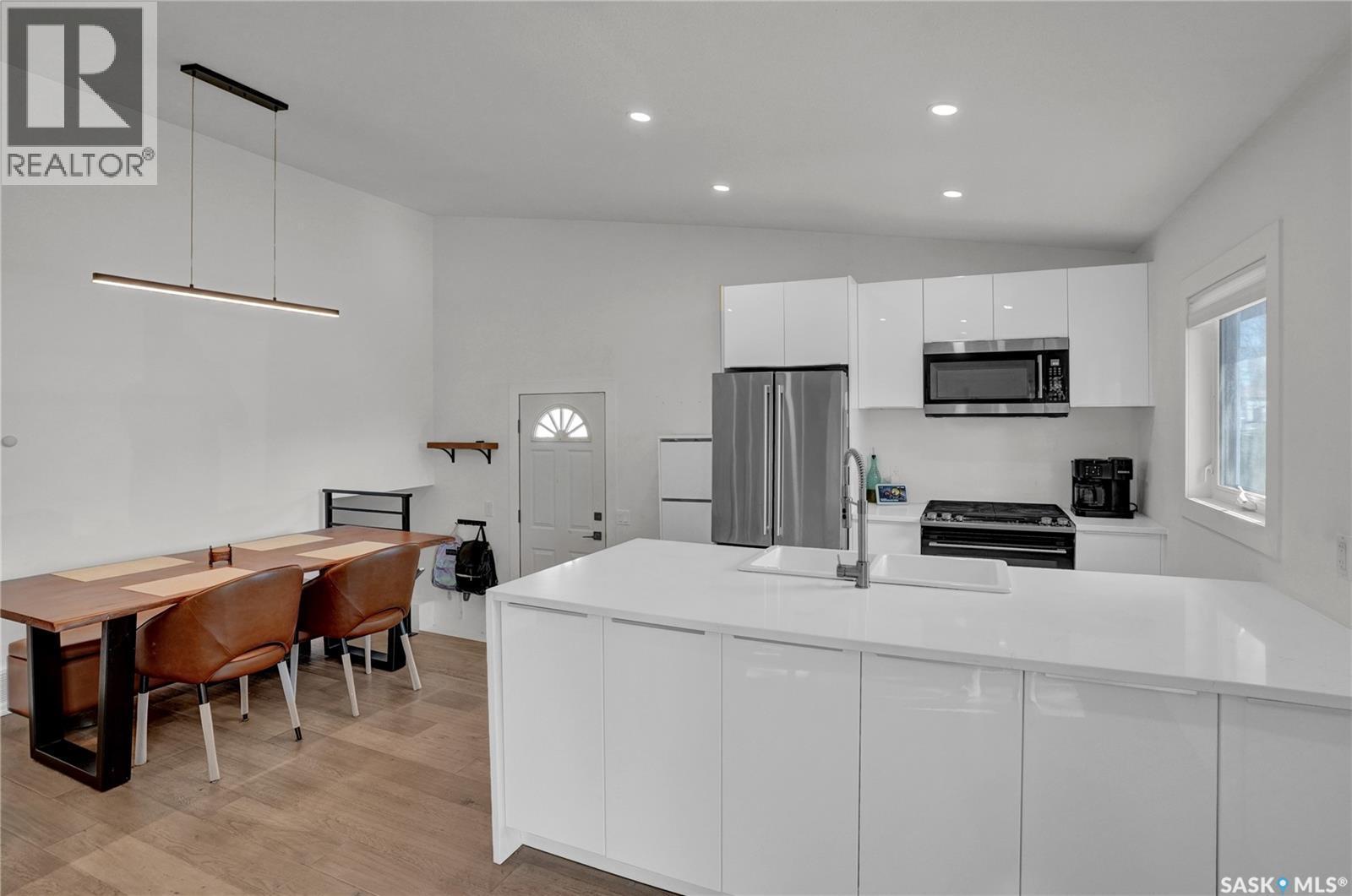 1114 Bayda Crescent, Regina, SK - Indoor Photo Showing Kitchen