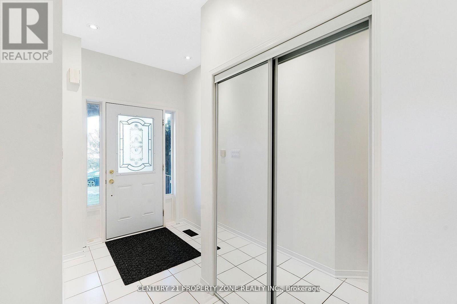 582 Plantation Gate, Newmarket, ON - Indoor Photo Showing Other Room
