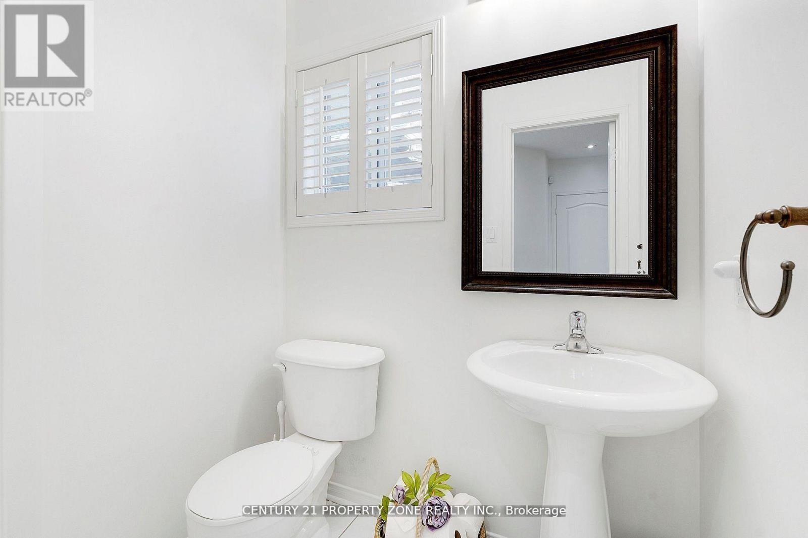 582 Plantation Gate, Newmarket, ON - Indoor Photo Showing Bathroom