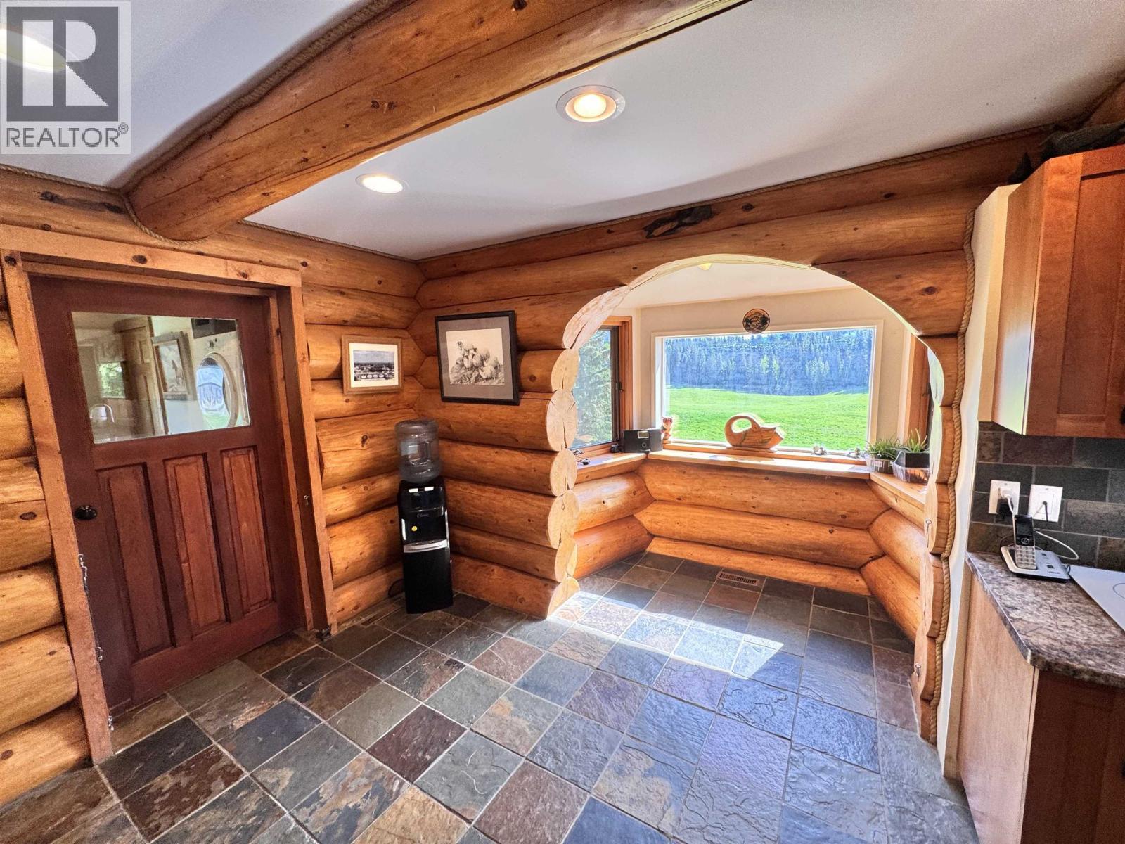 4485 Trip Road, 100 Mile House, BC - Indoor