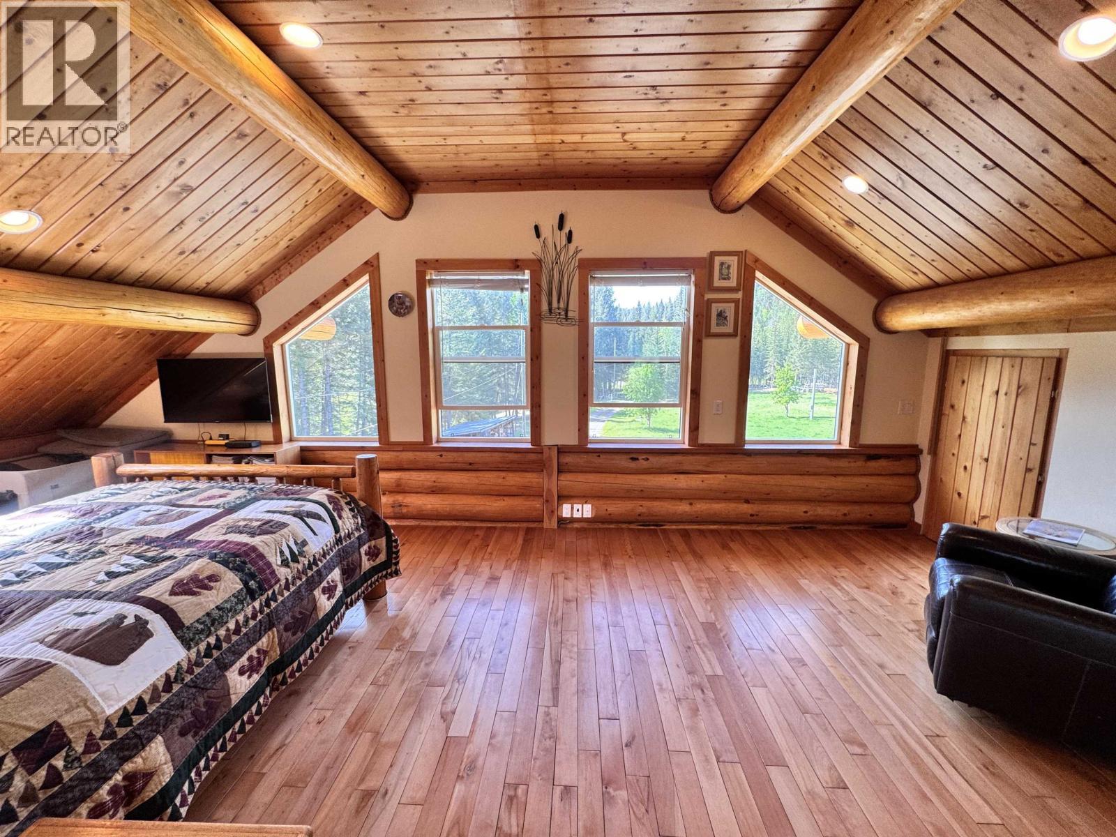 4485 Trip Road, 100 Mile House, BC - Indoor Photo Showing Bedroom
