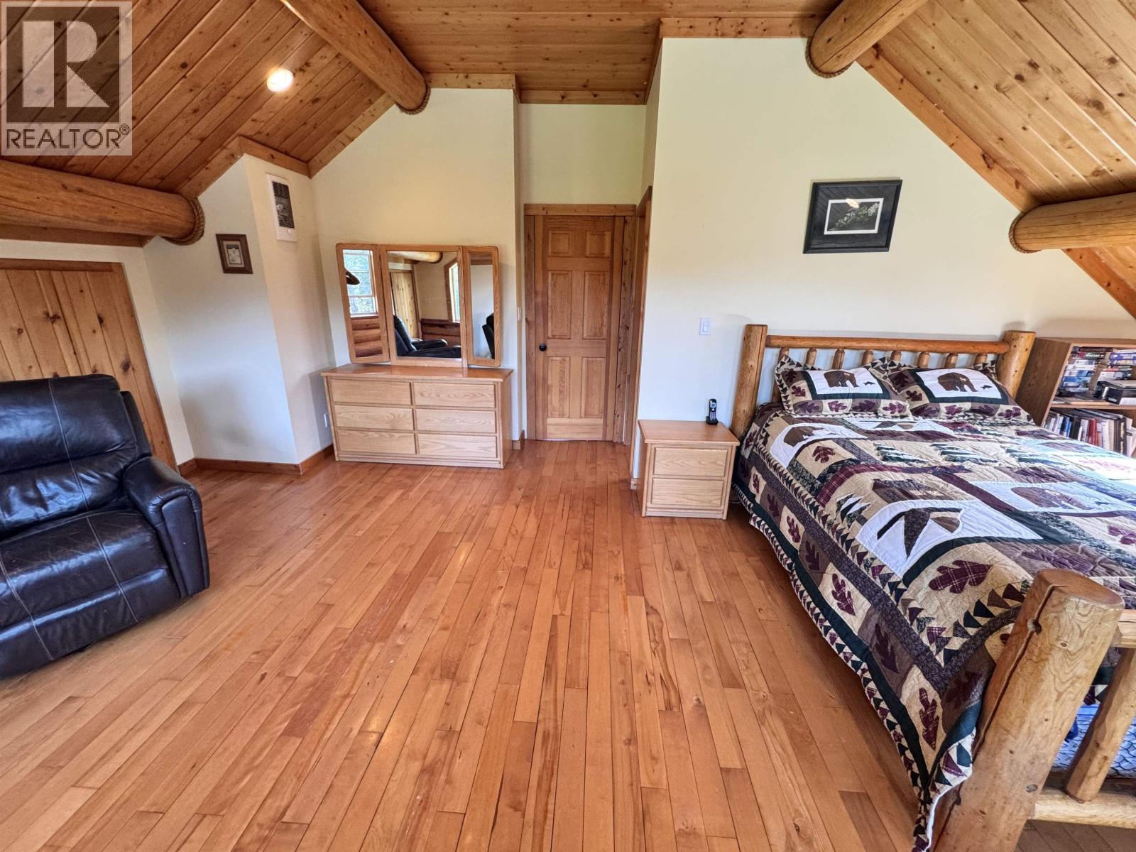 4485 Trip Road, 100 Mile House, BC - Indoor Photo Showing Bedroom