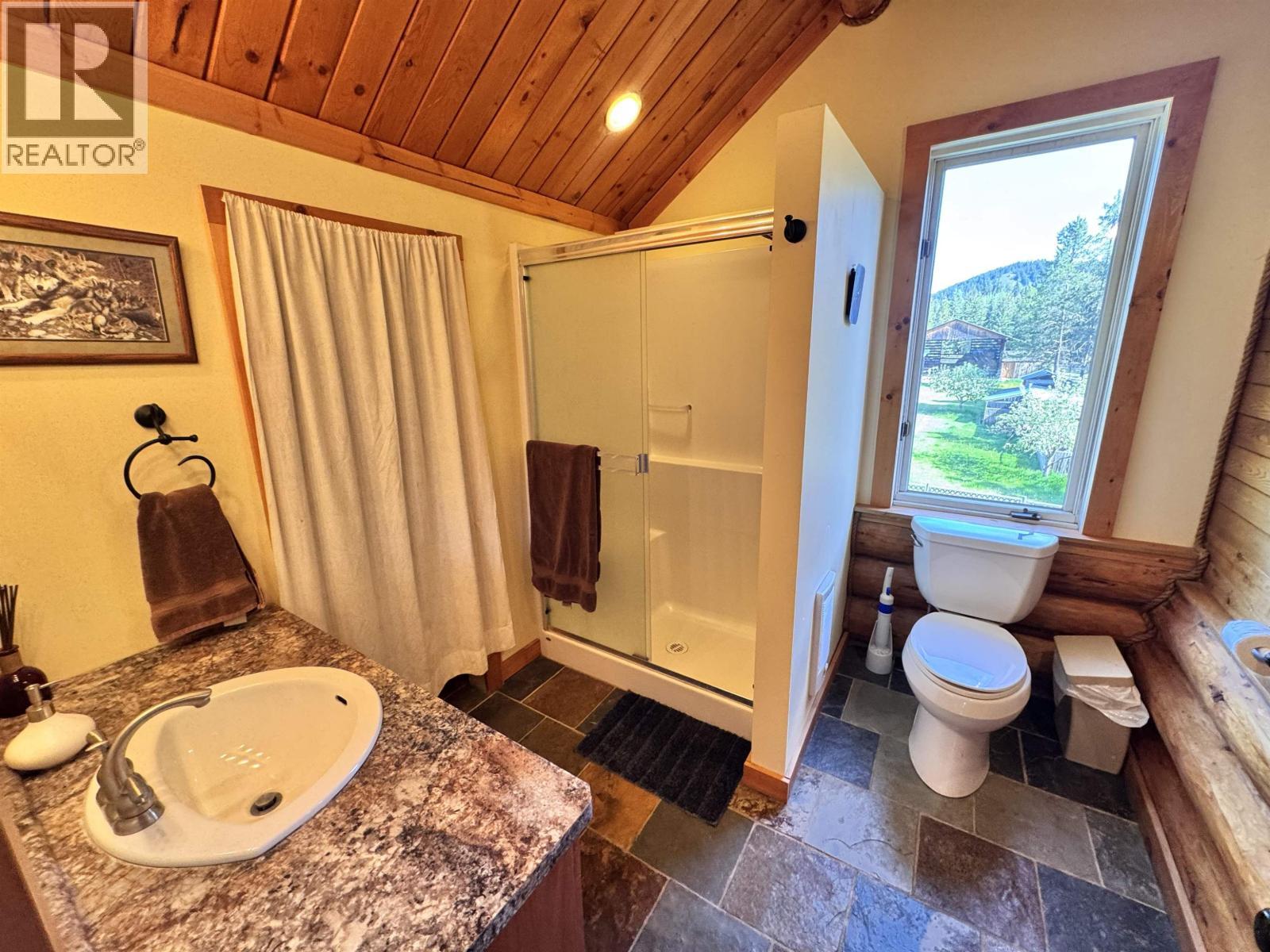 4485 Trip Road, 100 Mile House, BC - Indoor Photo Showing Bathroom