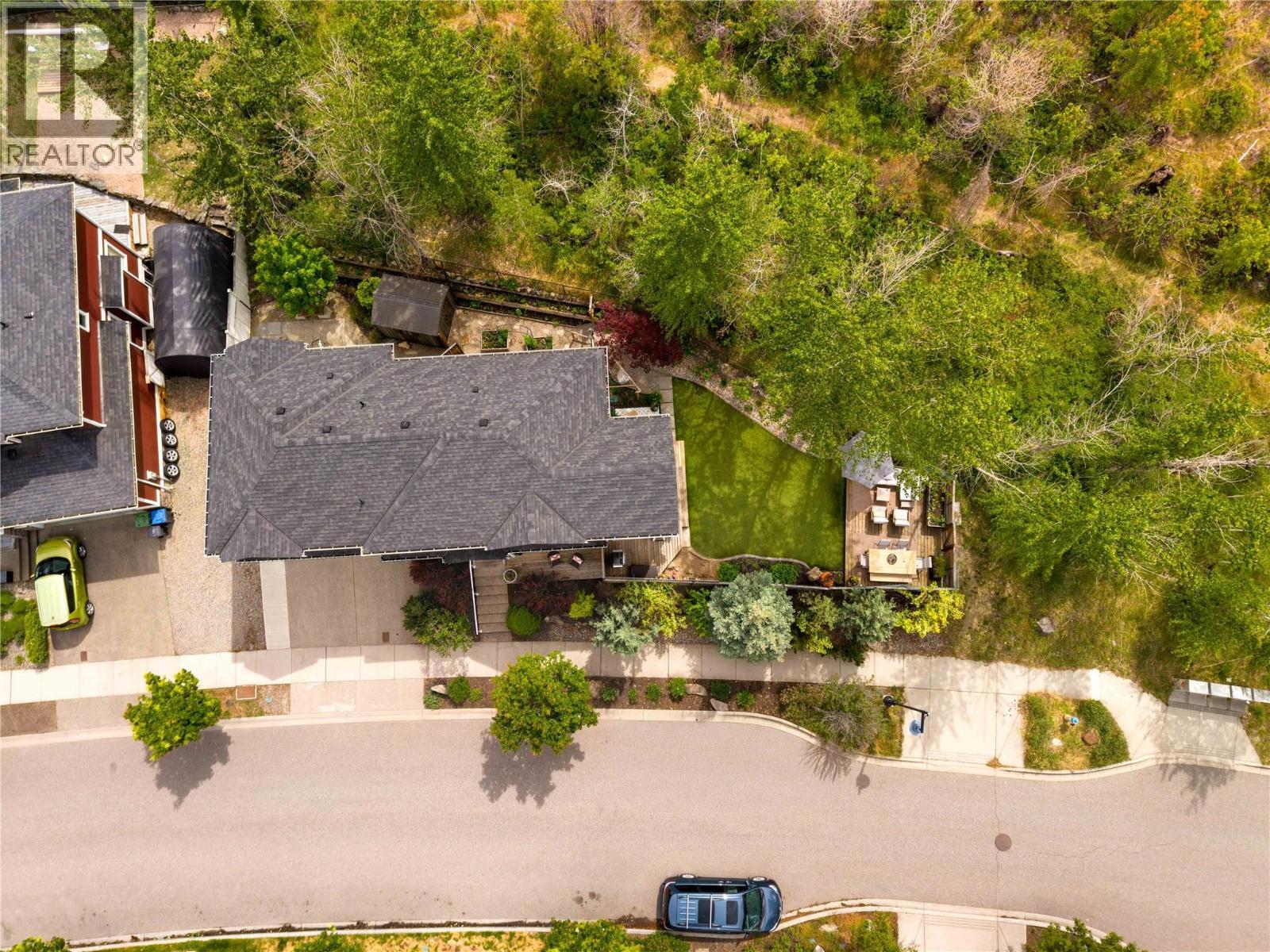 1209 Bergamot Avenue, Kelowna, BC - Outdoor