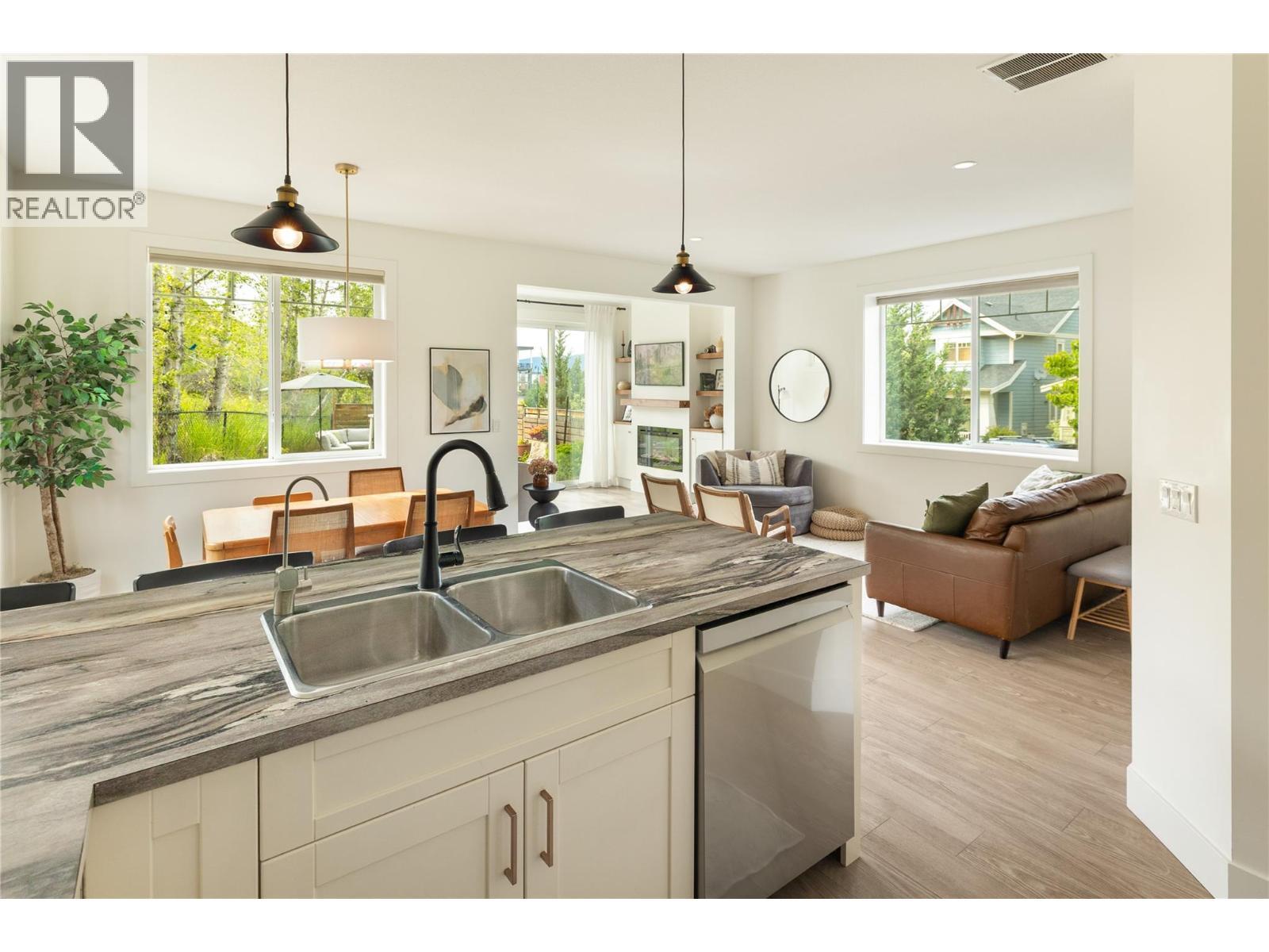 1209 Bergamot Avenue, Kelowna, BC - Indoor Photo Showing Kitchen With Double Sink