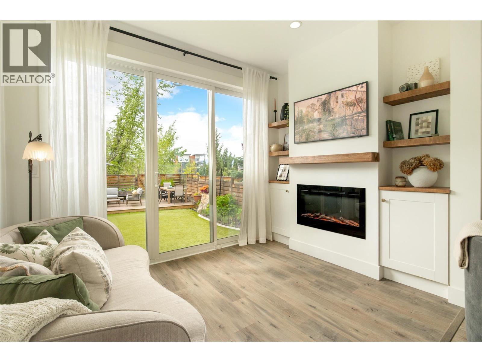 1209 Bergamot Avenue, Kelowna, BC - Indoor Photo Showing Living Room With Fireplace