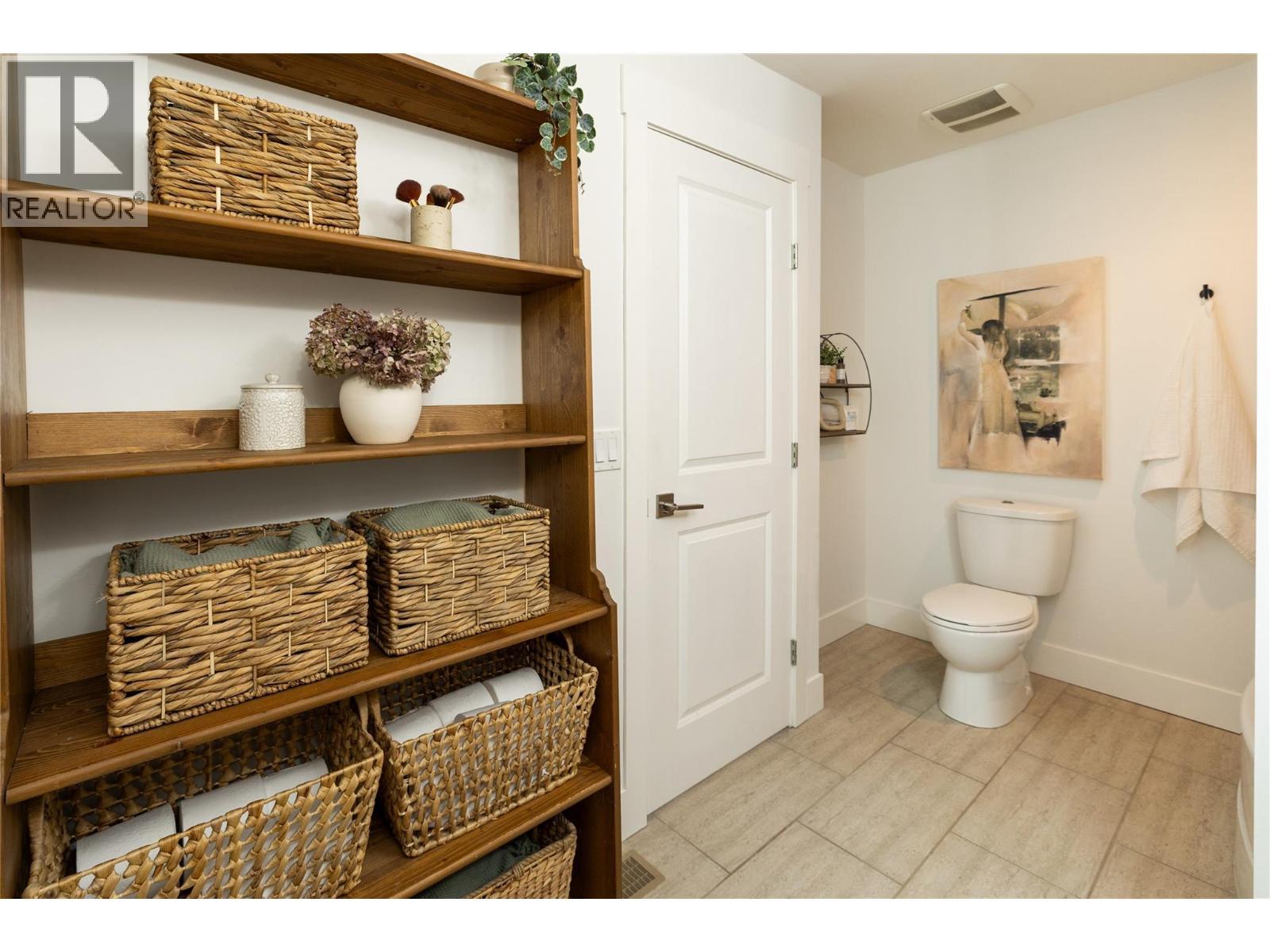1209 Bergamot Avenue, Kelowna, BC - Indoor Photo Showing Bathroom