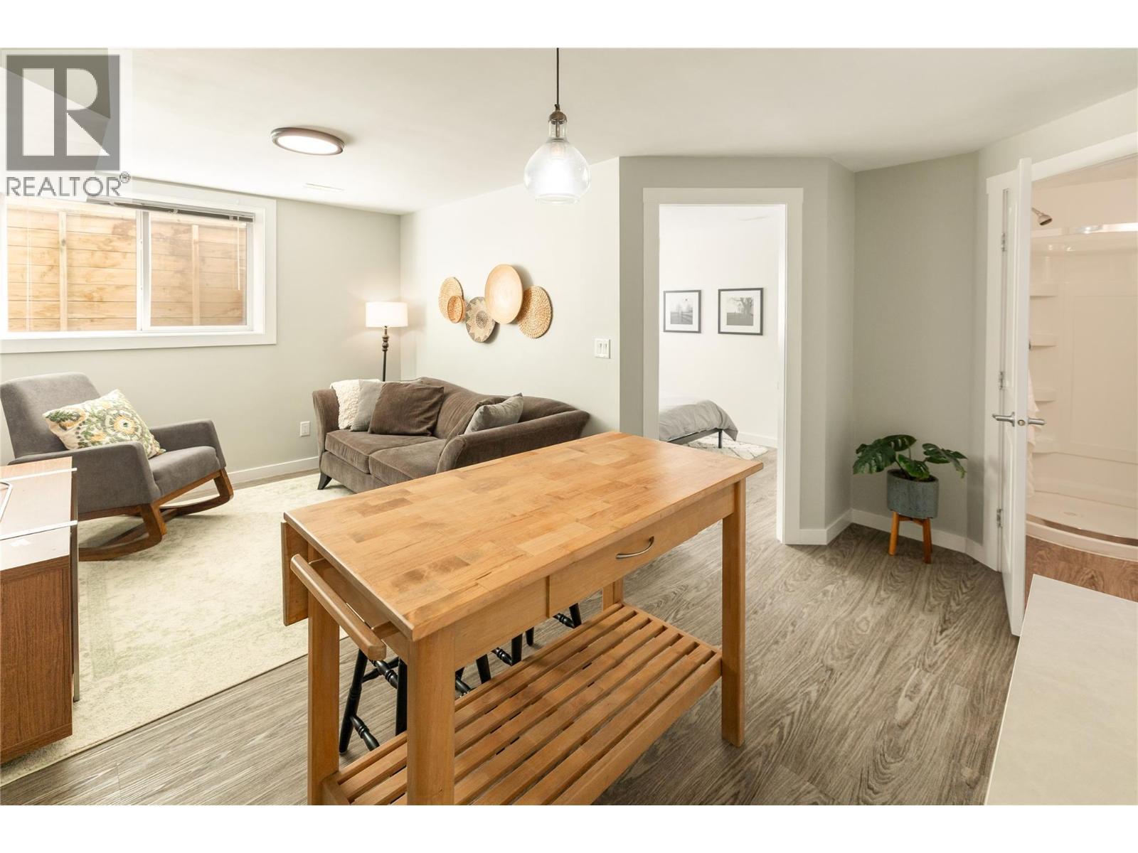 1209 Bergamot Avenue, Kelowna, BC - Indoor