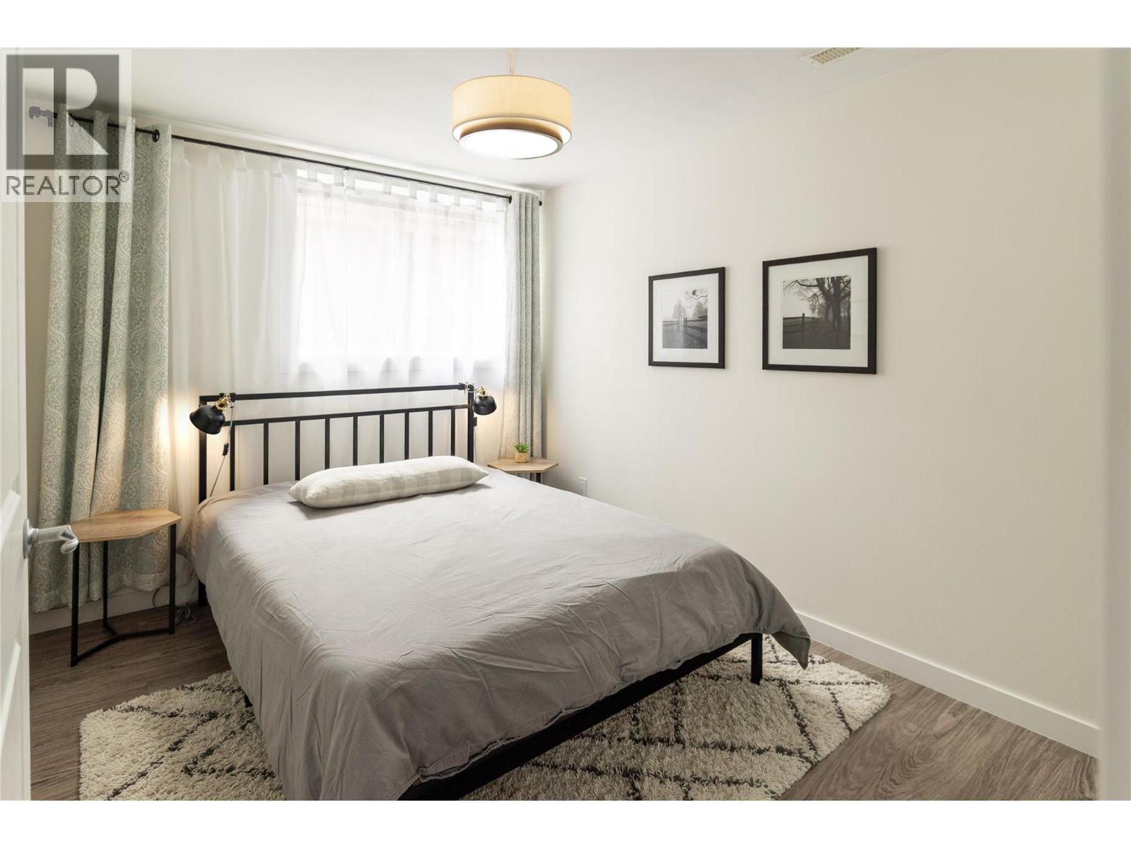 1209 Bergamot Avenue, Kelowna, BC - Indoor Photo Showing Bedroom