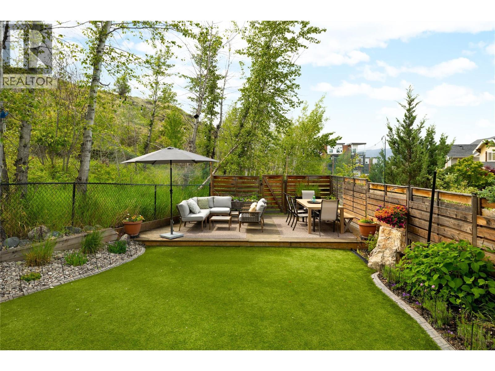 1209 Bergamot Avenue, Kelowna, BC - Outdoor With Deck Patio Veranda With Backyard