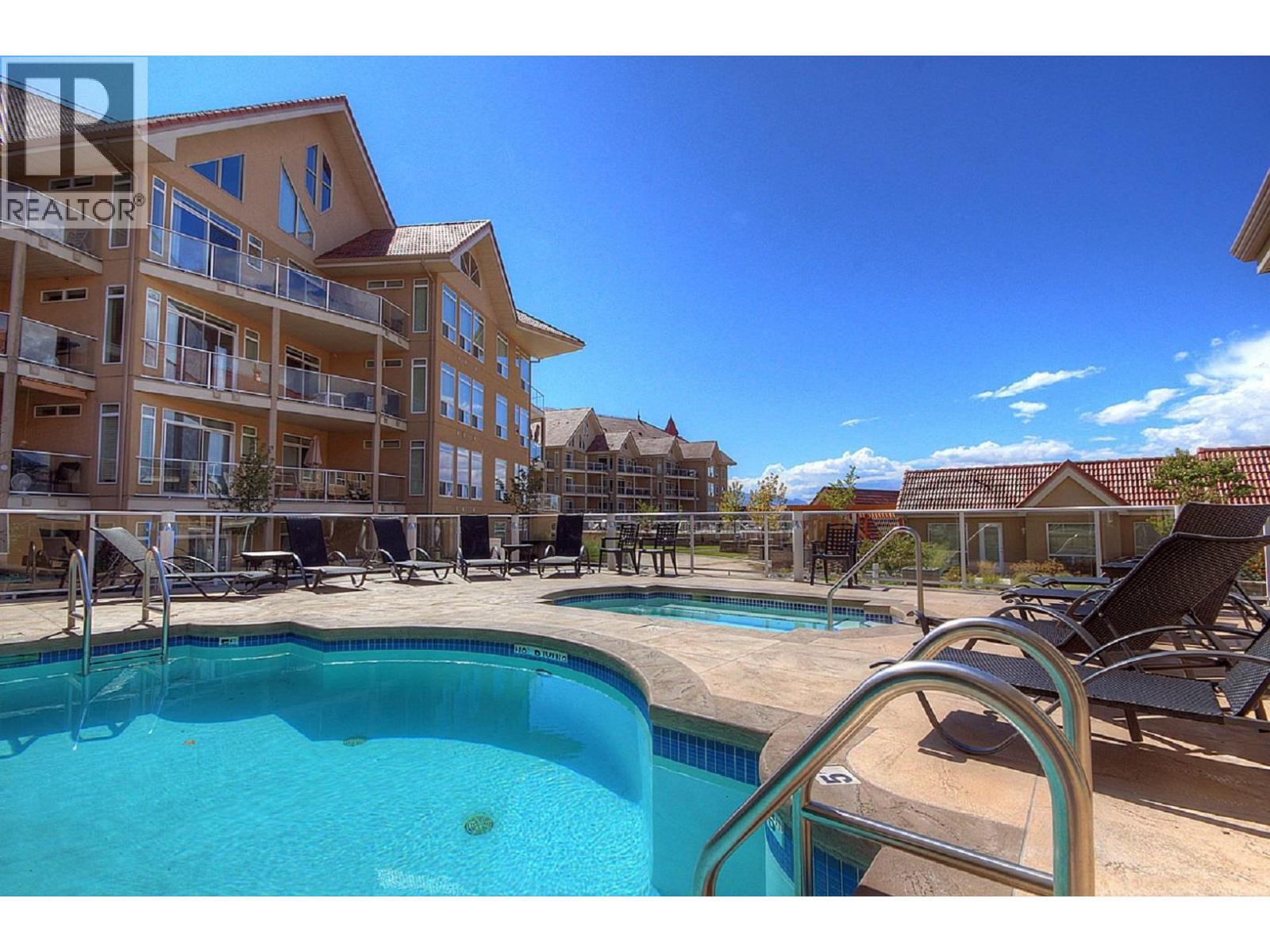 1088 Sunset Drive Unit# 635, Kelowna, BC - Outdoor With In Ground Pool