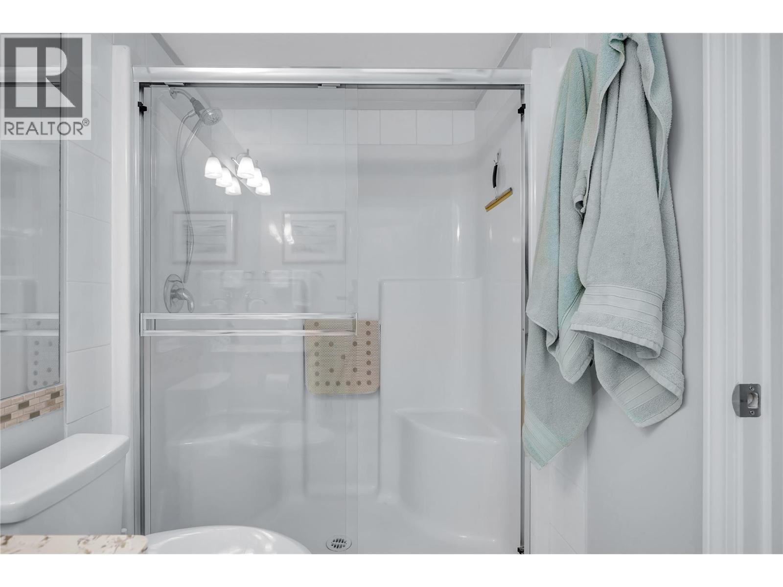 1088 Sunset Drive Unit# 635, Kelowna, BC - Indoor Photo Showing Bathroom