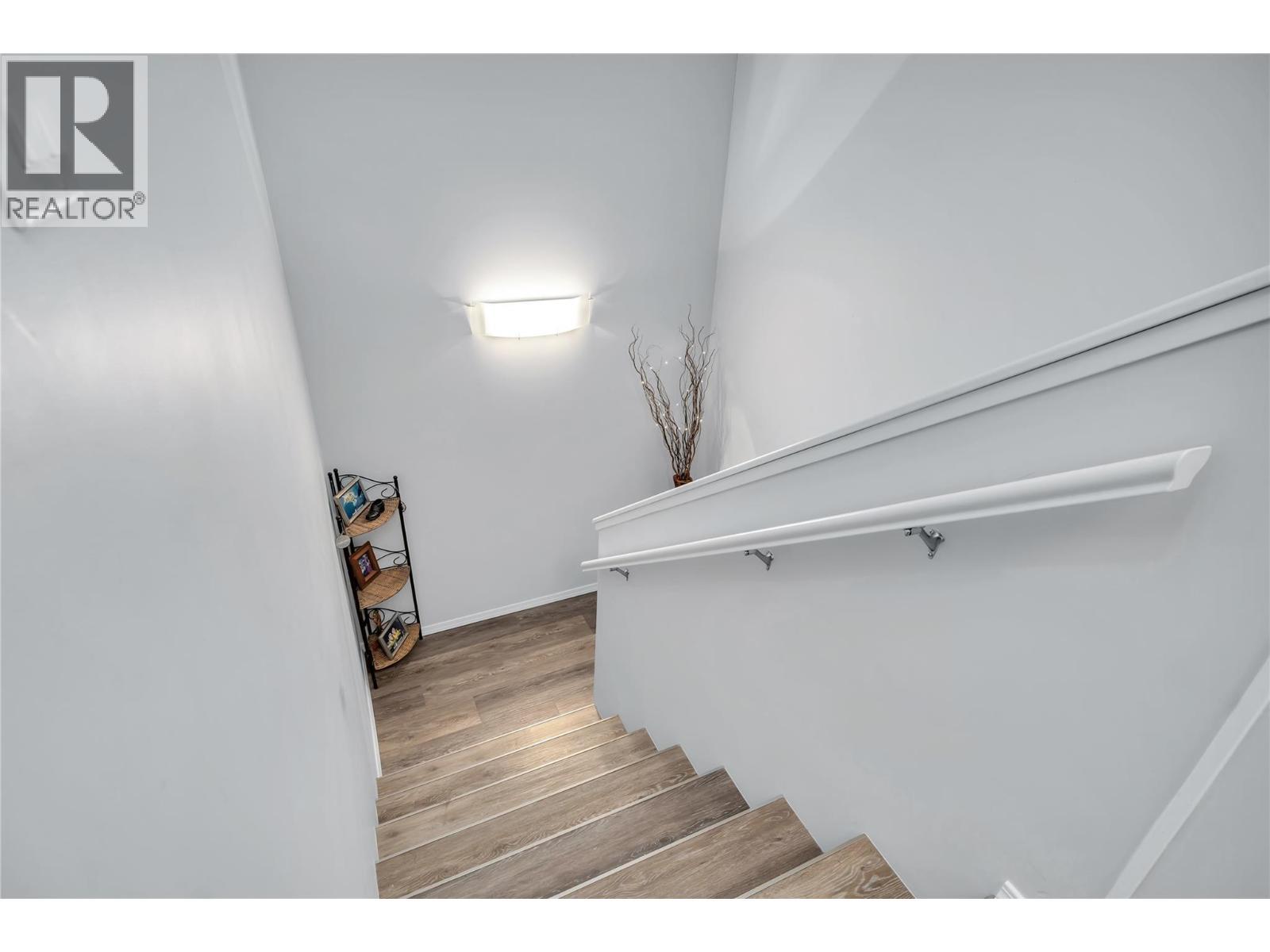 1088 Sunset Drive Unit# 635, Kelowna, BC - Indoor Photo Showing Other Room