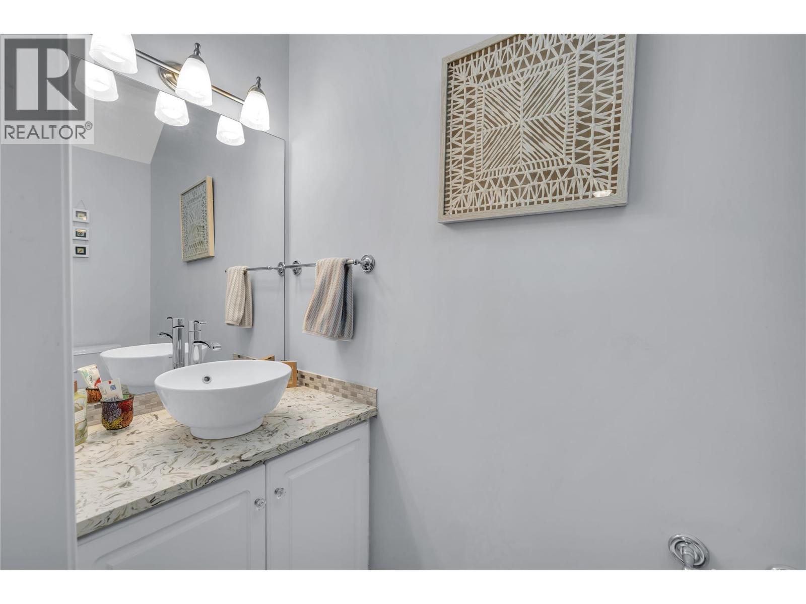 1088 Sunset Drive Unit# 635, Kelowna, BC - Indoor Photo Showing Bathroom