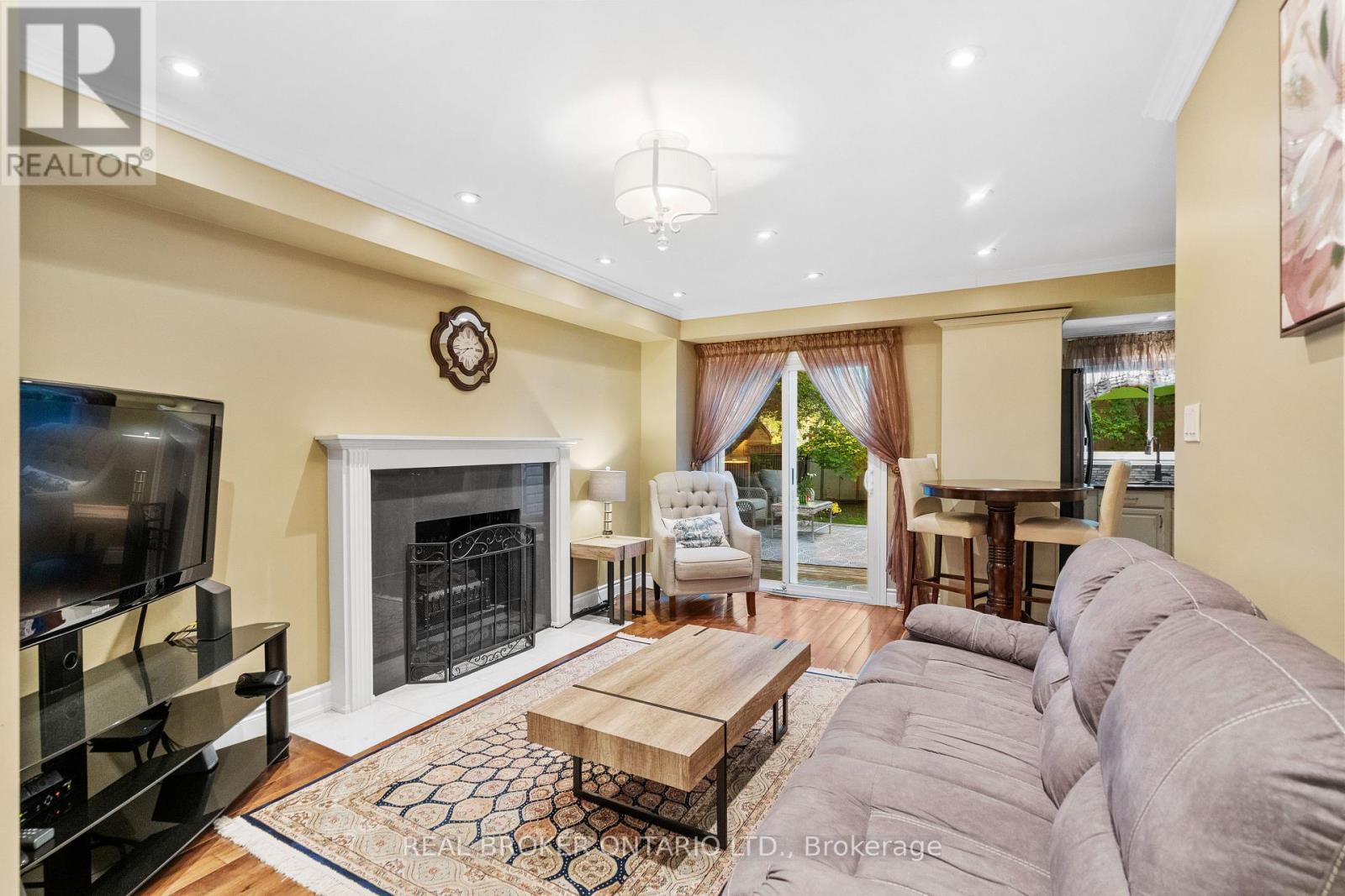 63 Haskell Crescent, Aurora, ON - Indoor Photo Showing Living Room With Fireplace