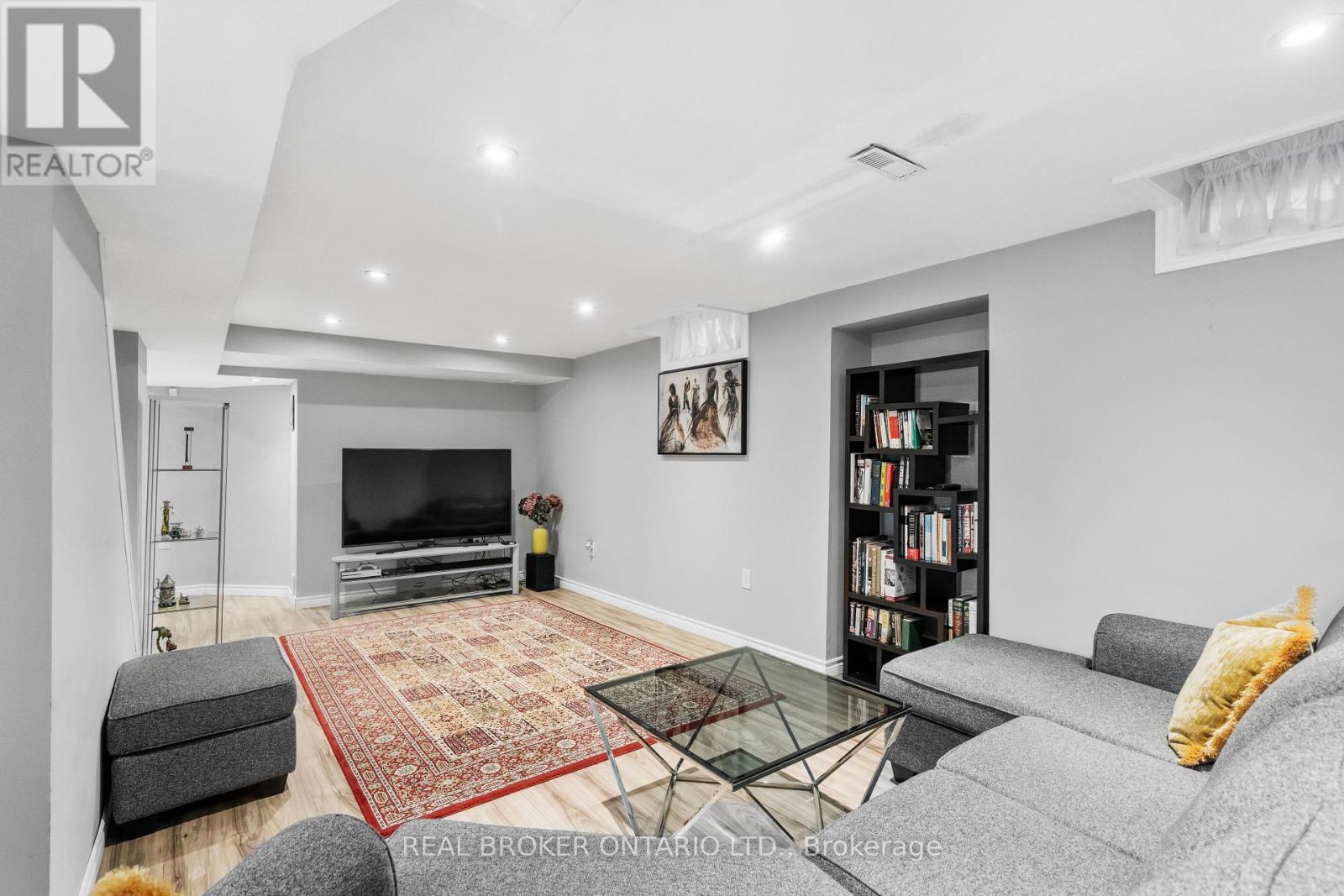 63 Haskell Crescent, Aurora, ON - Indoor Photo Showing Other Room