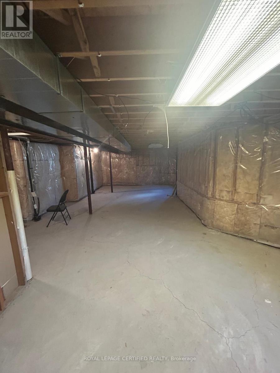 5612 Thorn Lane, Burlington, ON - Indoor Photo Showing Garage