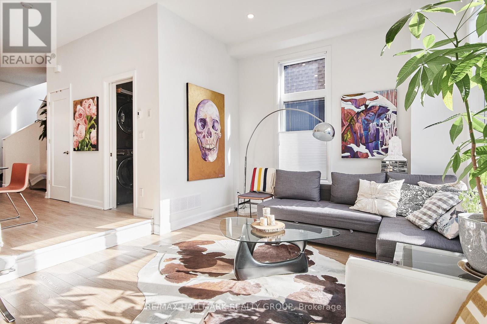 144 Florence Street, Ottawa, ON - Indoor Photo Showing Living Room