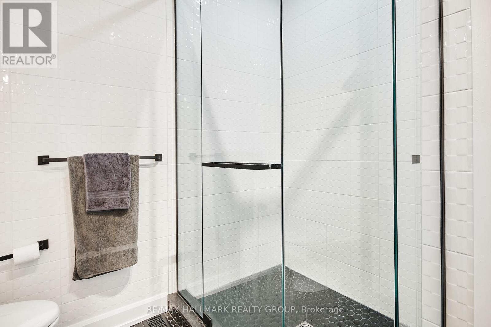 144 Florence Street, Ottawa, ON - Indoor Photo Showing Bathroom