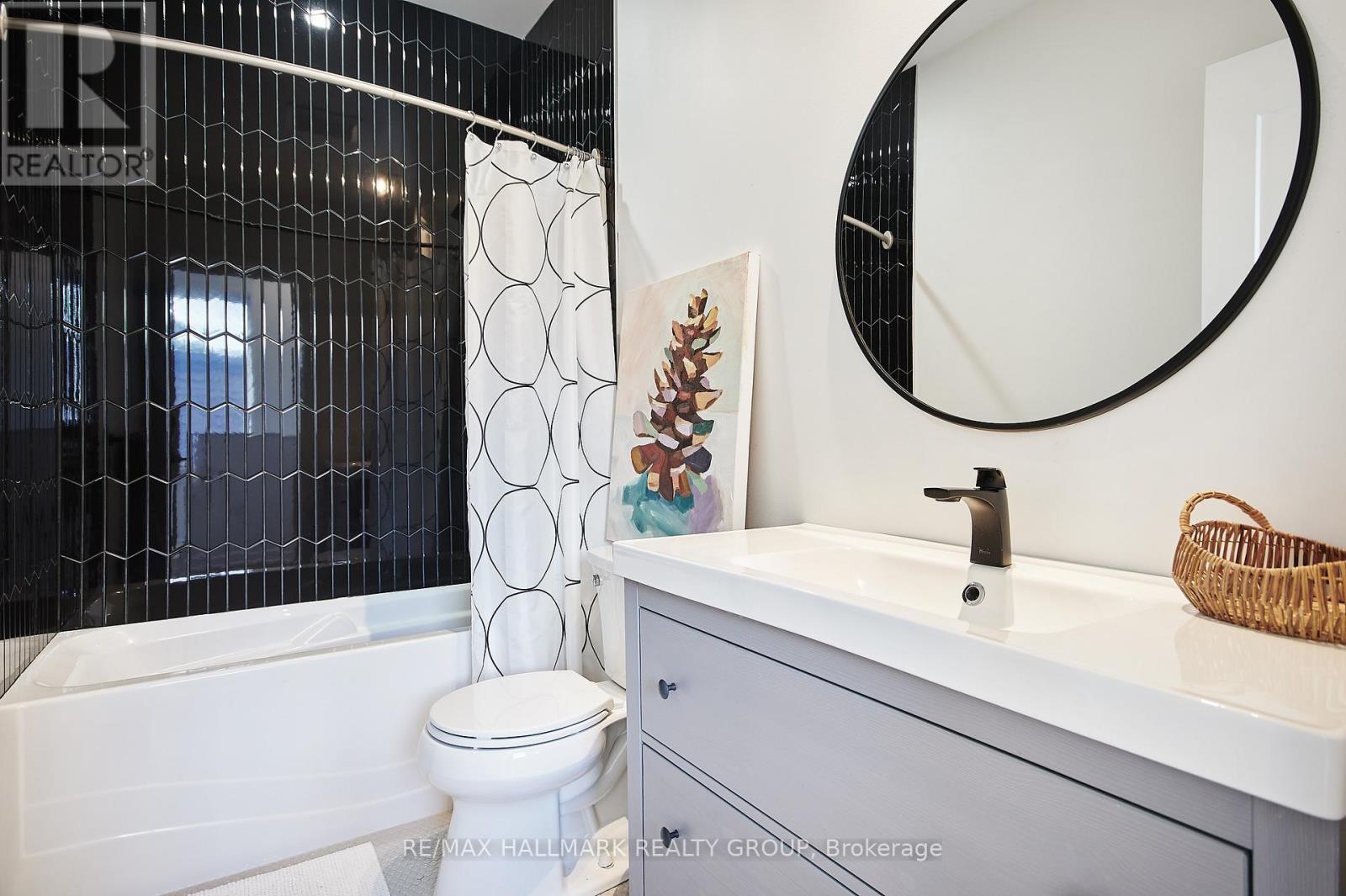 144 Florence Street, Ottawa, ON - Indoor Photo Showing Bathroom