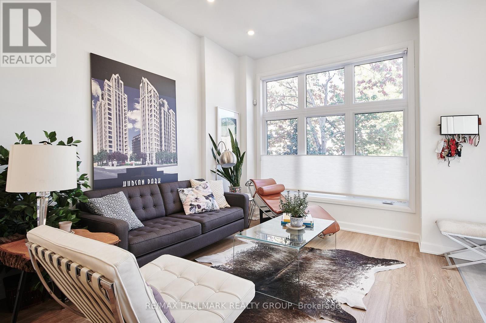144 Florence Street, Ottawa, ON - Indoor Photo Showing Living Room
