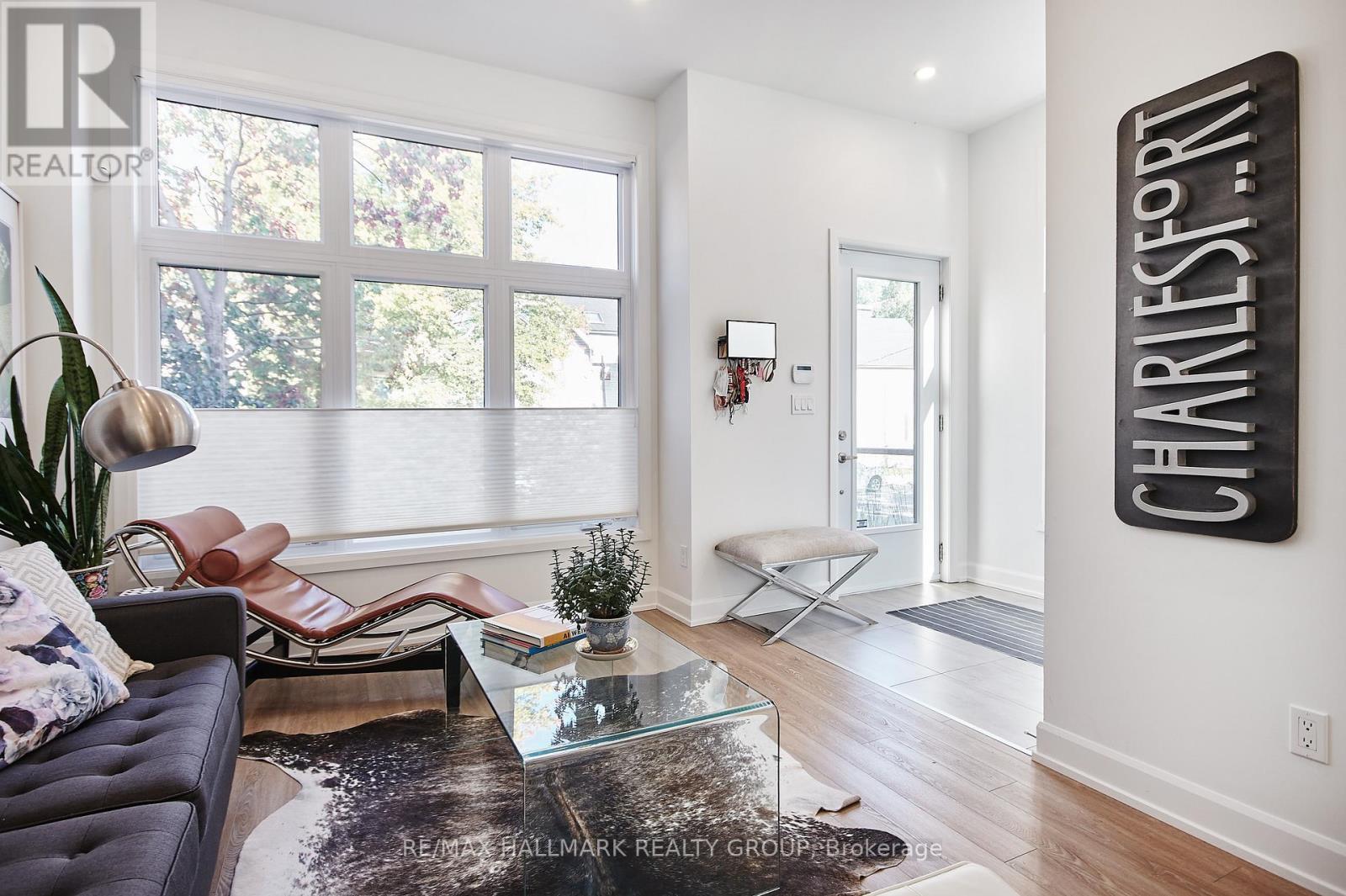 144 Florence Street, Ottawa, ON - Indoor Photo Showing Living Room