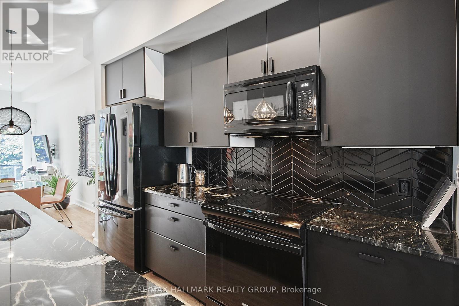 144 Florence Street, Ottawa, ON - Indoor Photo Showing Kitchen