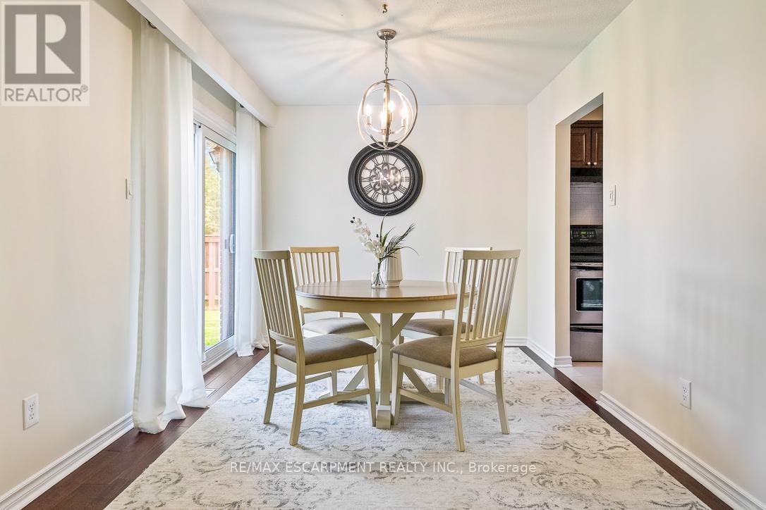 3268 Mainsail Crescent, Mississauga, ON - Indoor Photo Showing Dining Room