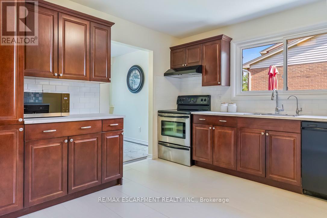3268 Mainsail Crescent, Mississauga, ON - Indoor Photo Showing Kitchen