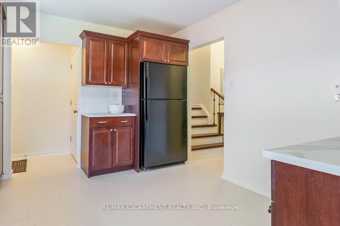 3268 Mainsail Crescent, Mississauga, ON - Indoor Photo Showing Kitchen