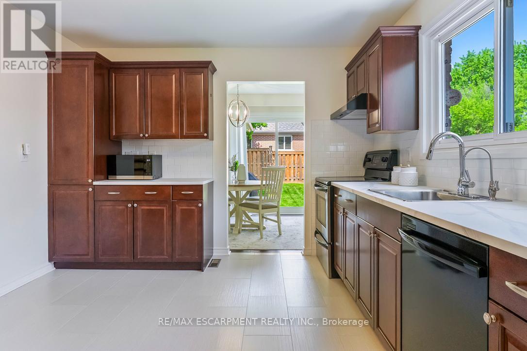 3268 Mainsail Crescent, Mississauga, ON - Indoor Photo Showing Kitchen