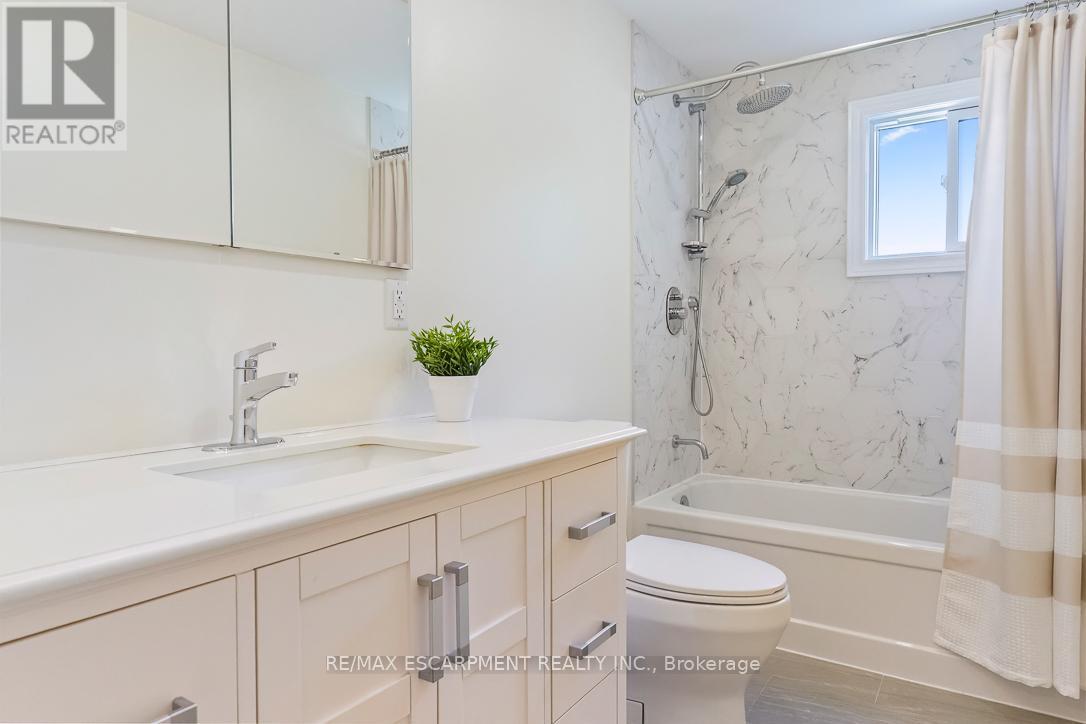 3268 Mainsail Crescent, Mississauga, ON - Indoor Photo Showing Bathroom