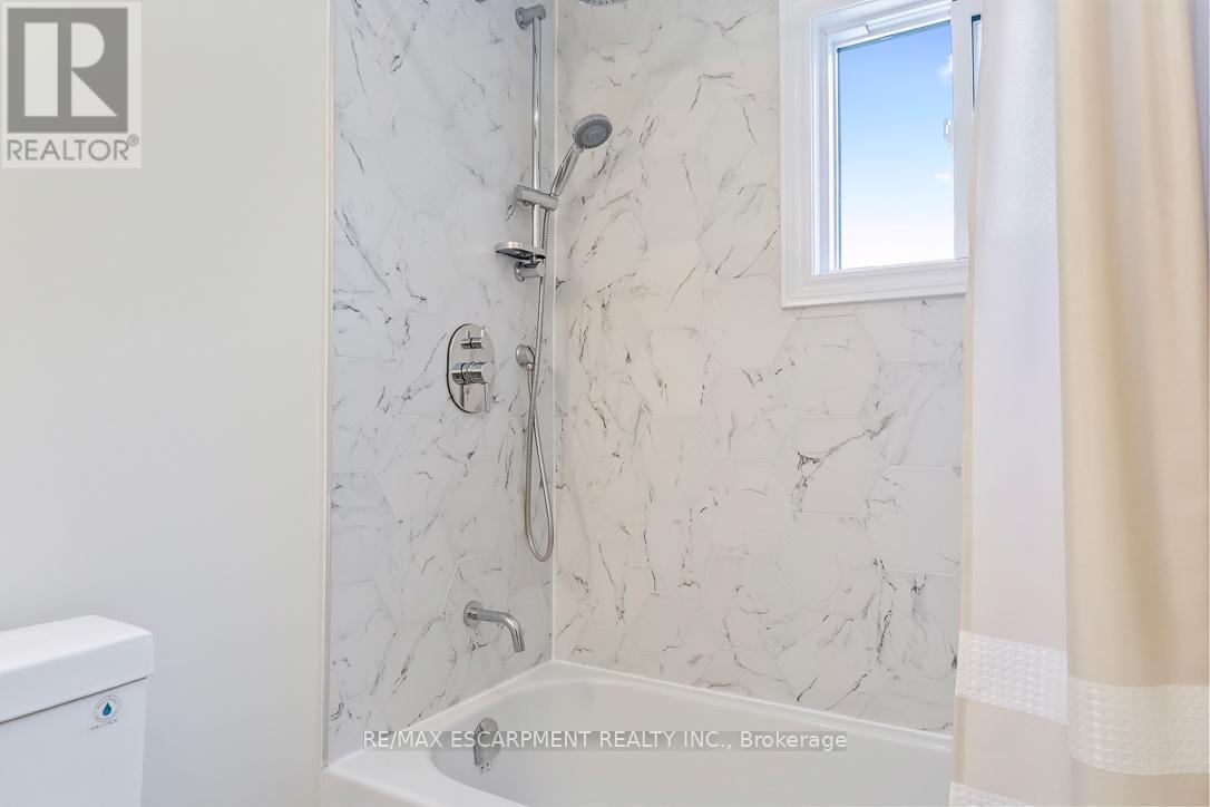 3268 Mainsail Crescent, Mississauga, ON -