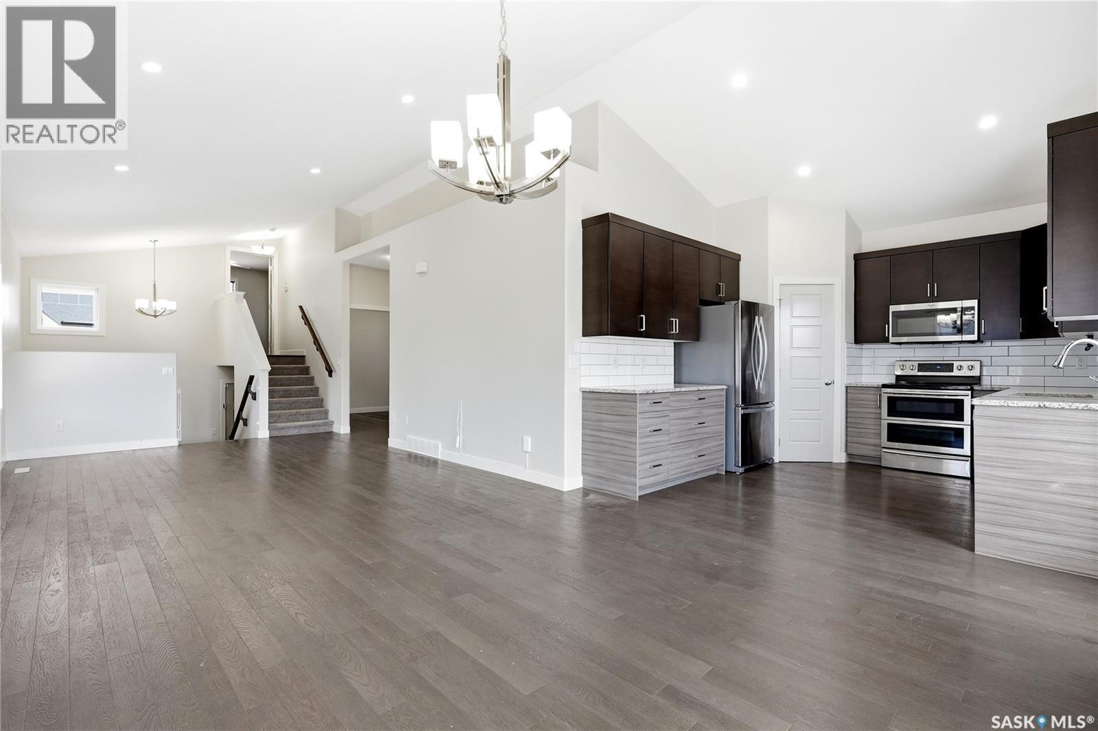 270 Newton Link, Saskatoon, SK - Indoor Photo Showing Kitchen